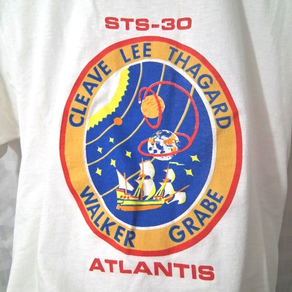 Vintage NASA Atlantis Shuttle T-shirt STS 30 Mission Astronauts Medium White - Picture 3 of 9